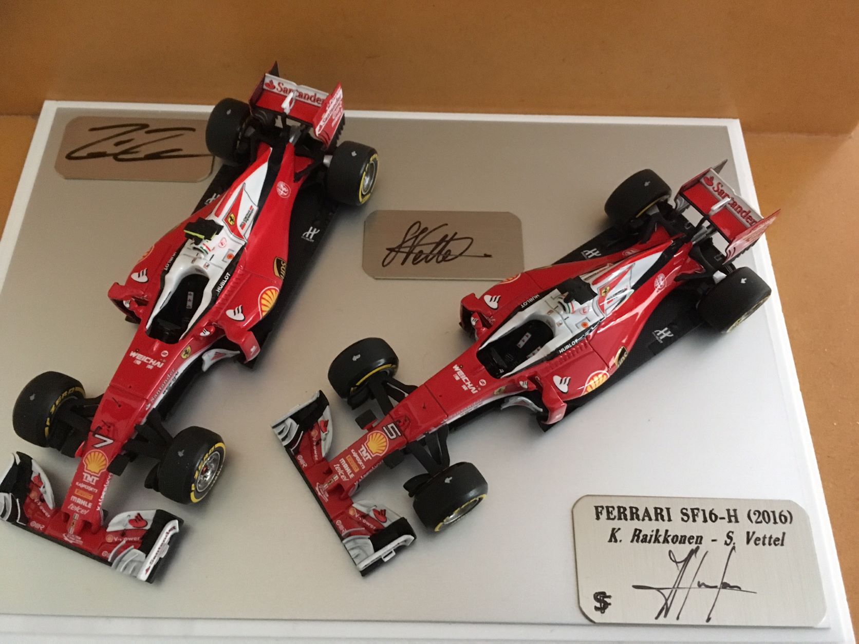 F. Suber : Ferrari SF16H signed Raikkonen & Vettel